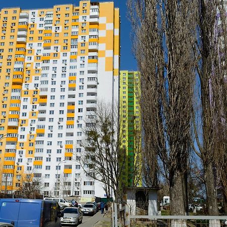 Комфортні Мині-Апартаменти Студіо На Юлії Здановської Kyiv Exterior photo